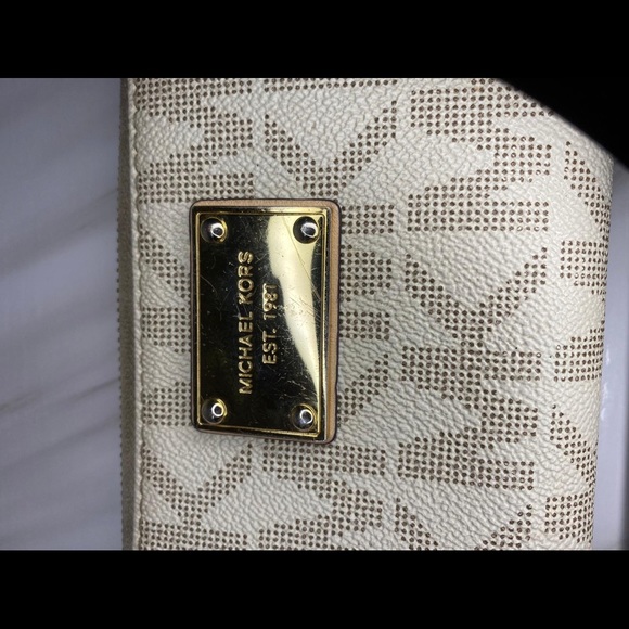 Michael Kors Wallet - Picture 7 of 9